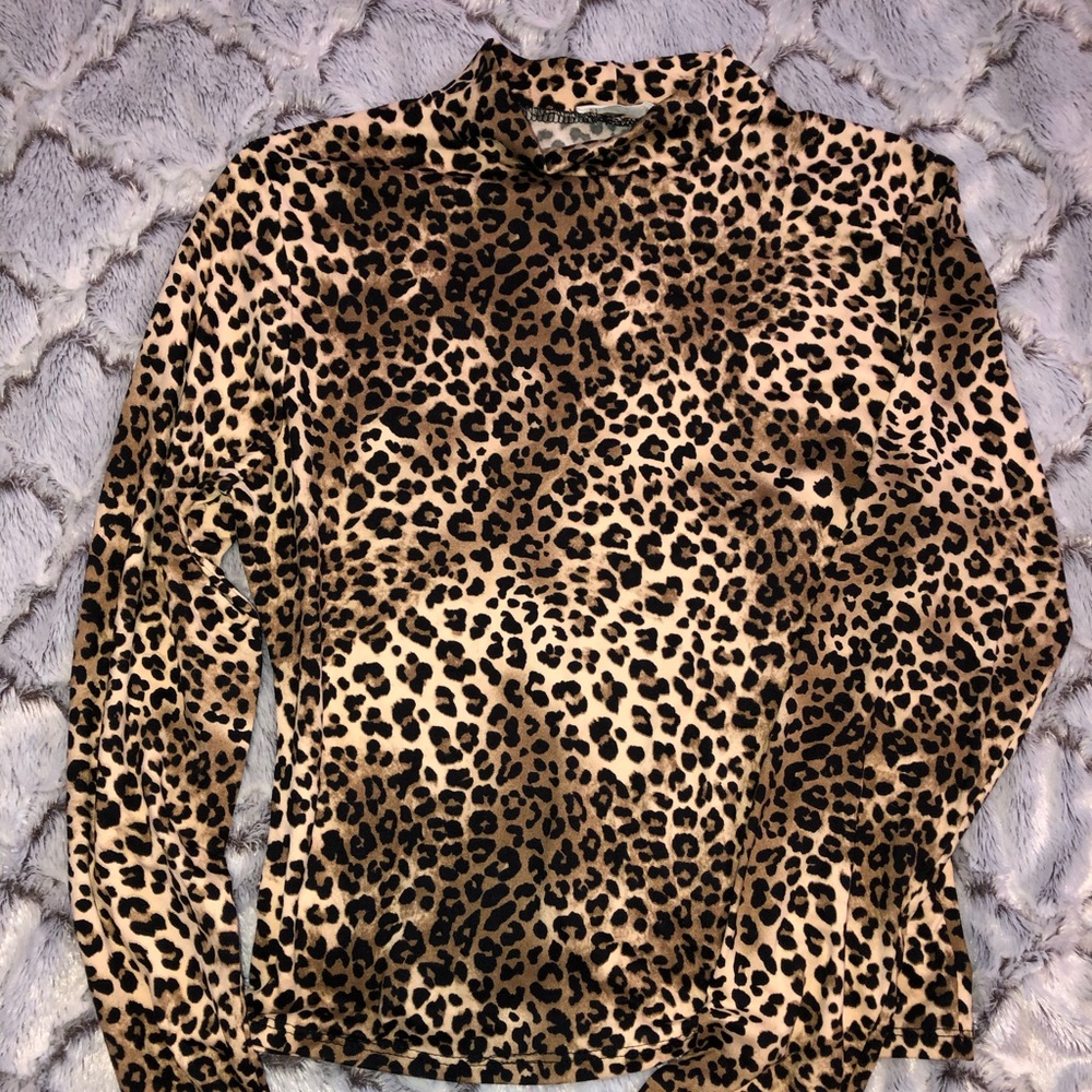 Juniors Large Olivia Rae leopard print long sleeve
